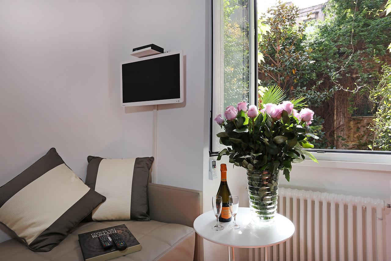 Bed and Breakfast Domus Croce Рим Екстер'єр фото